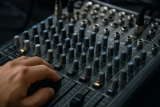 Mischpulte erklärt: Darauf solltest du beim Kauf achten